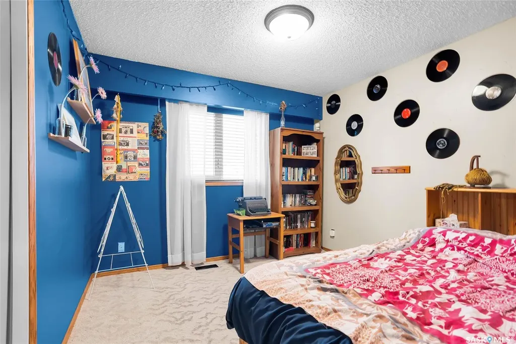 330 Whiteshore Way Saskatoon SK S7J 4C2