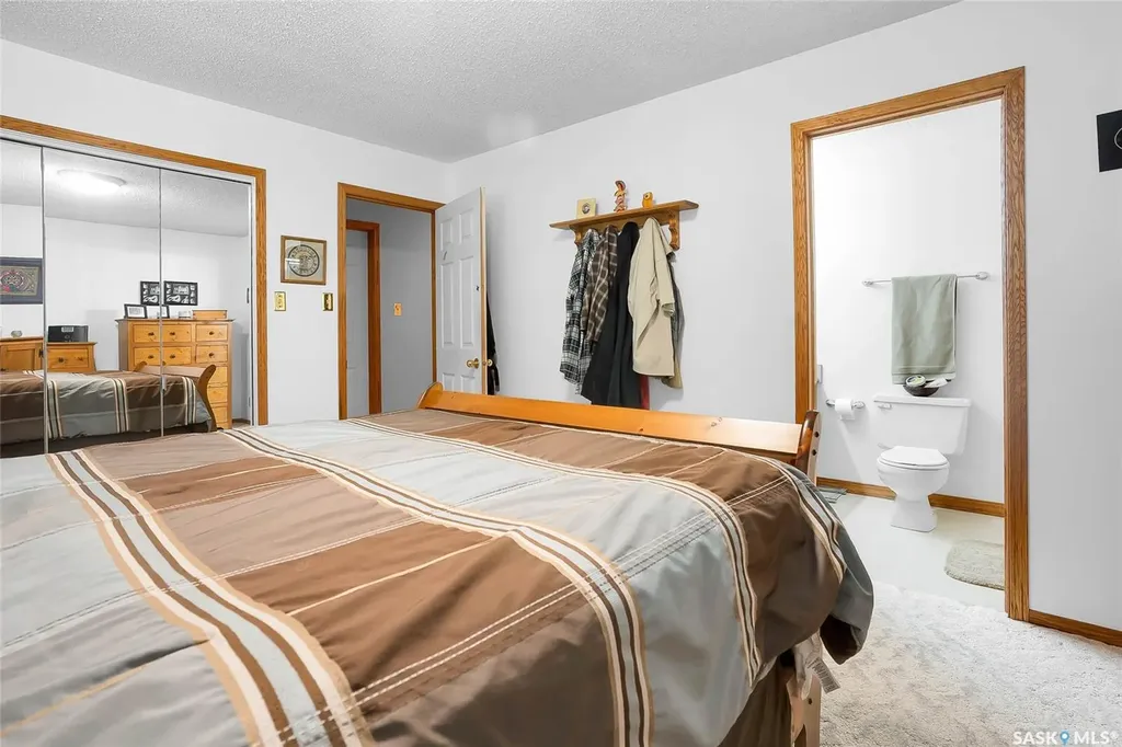 330 Whiteshore Way Saskatoon SK S7J 4C2