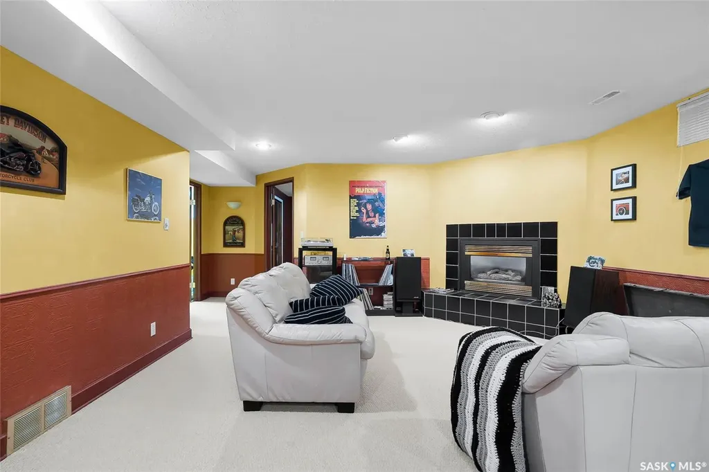 330 Whiteshore Way Saskatoon SK S7J 4C2