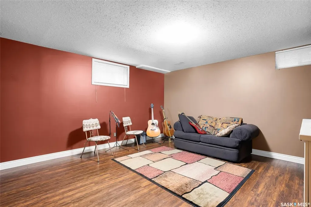 330 Whiteshore Way Saskatoon SK S7J 4C2