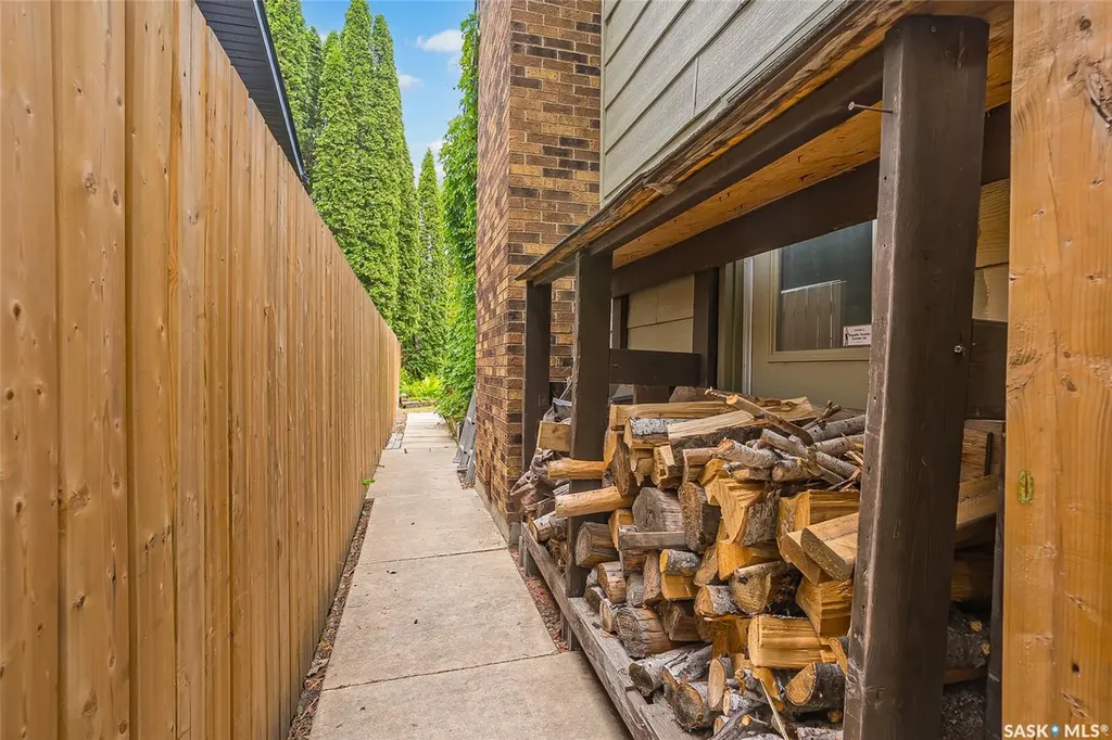 330 Whiteshore Way Saskatoon SK S7J 4C2