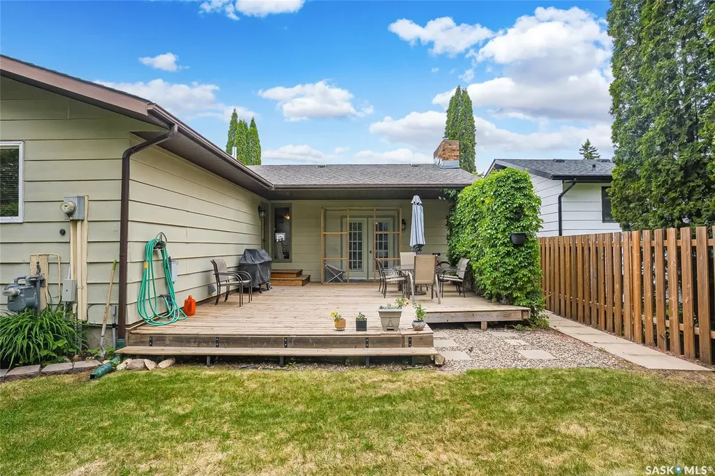 330 Whiteshore Way Saskatoon SK S7J 4C2