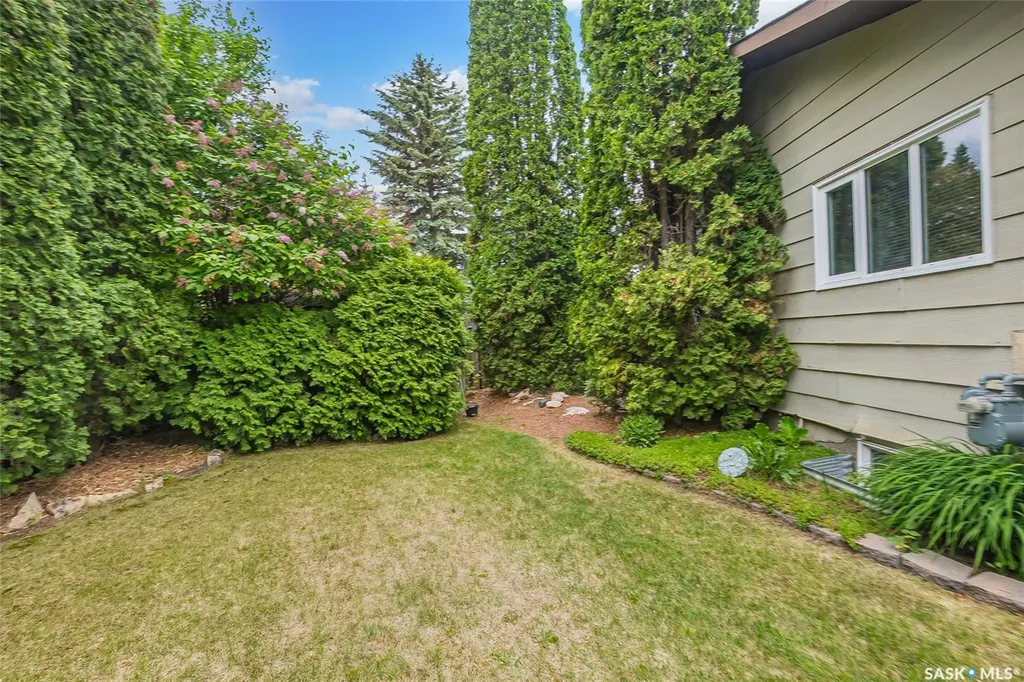 330 Whiteshore Way Saskatoon SK S7J 4C2