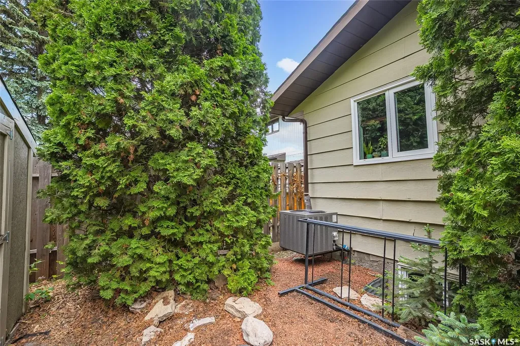 330 Whiteshore Way Saskatoon SK S7J 4C2