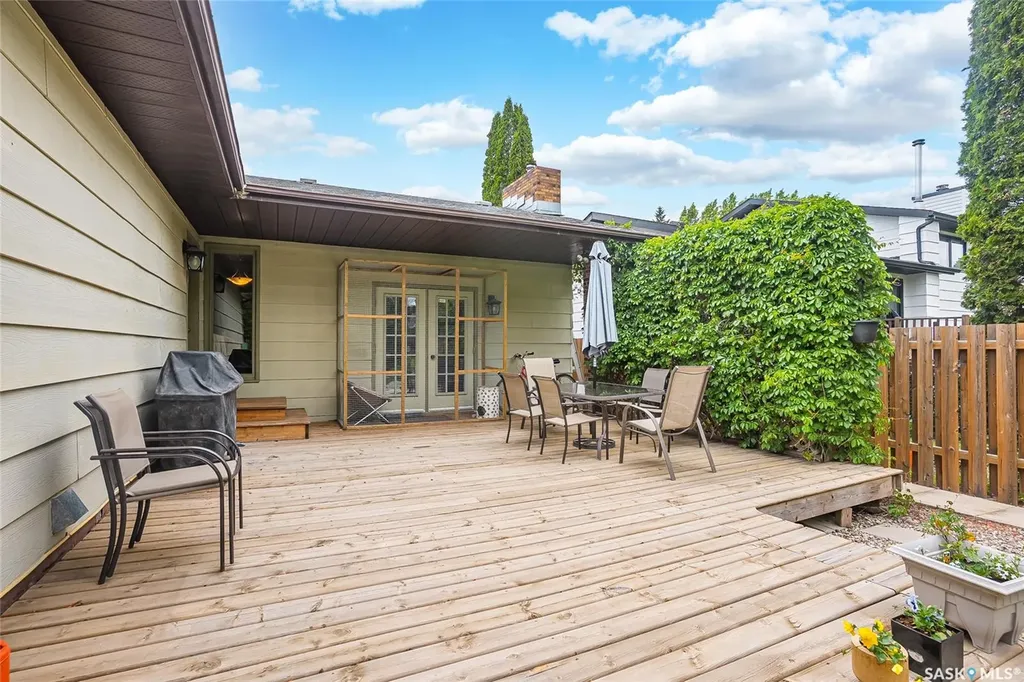 330 Whiteshore Way Saskatoon SK S7J 4C2