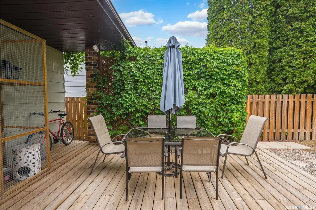 330 Whiteshore Way Saskatoon SK S7J 4C2