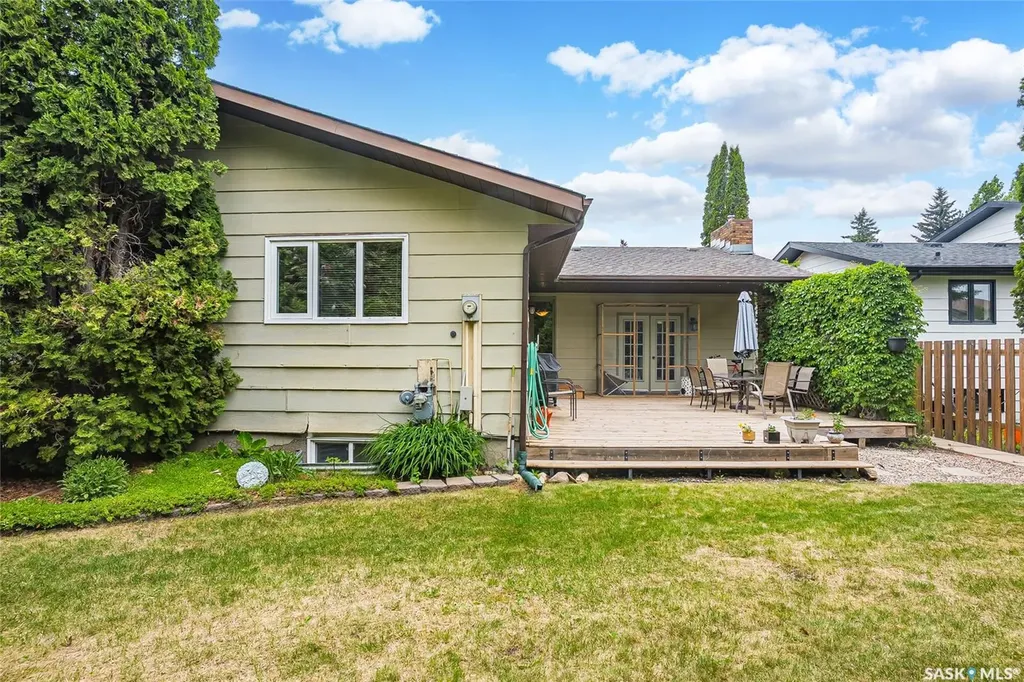 330 Whiteshore Way Saskatoon SK S7J 4C2