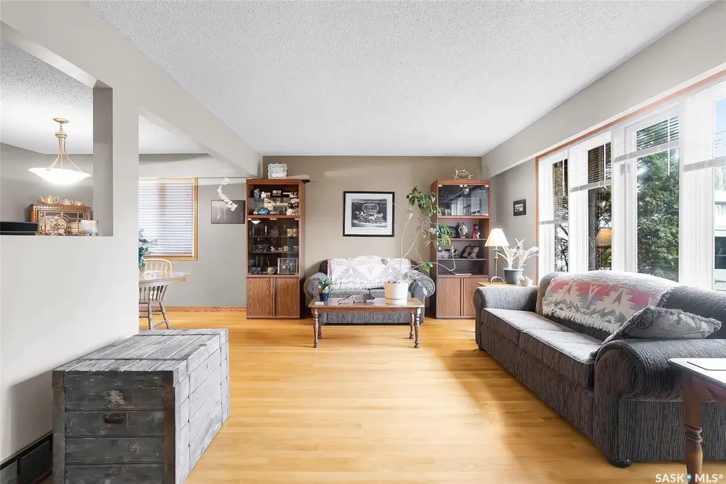 330 Whiteshore Way Saskatoon SK S7J 4C2