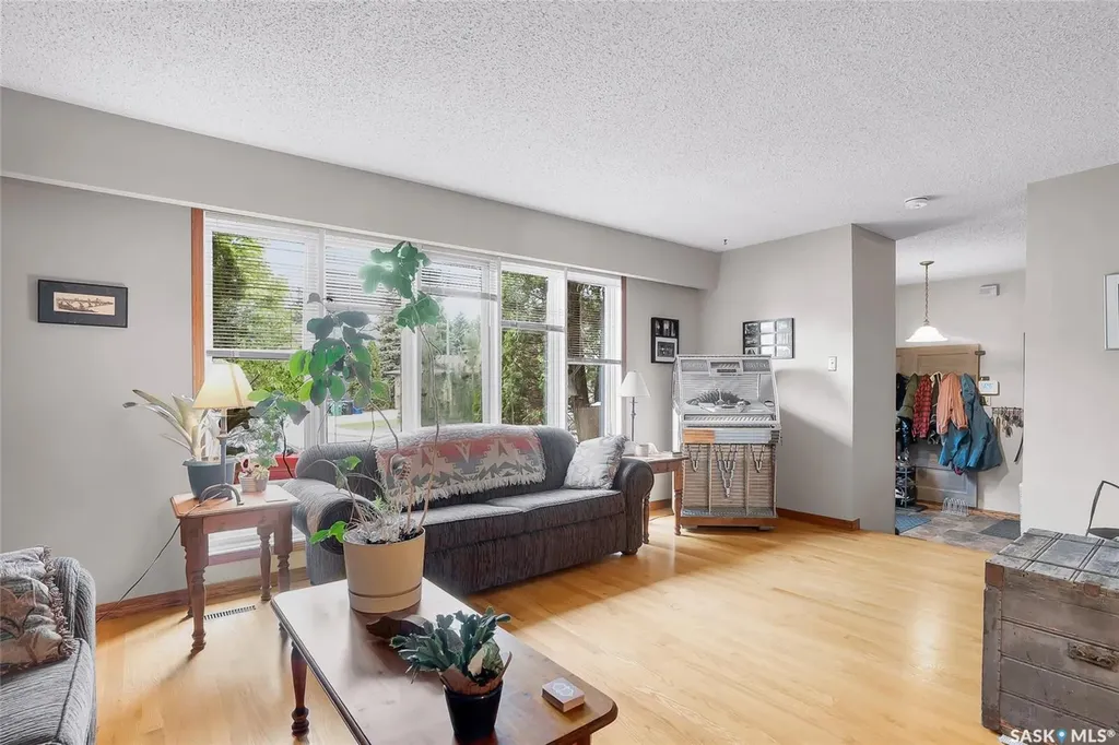 330 Whiteshore Way Saskatoon SK S7J 4C2