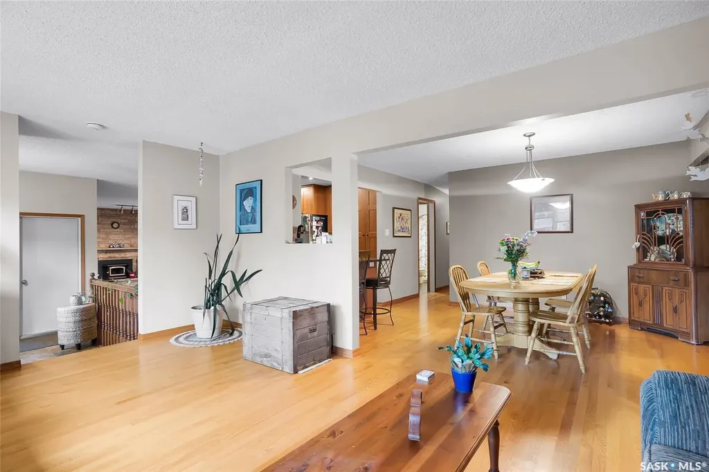 330 Whiteshore Way Saskatoon SK S7J 4C2