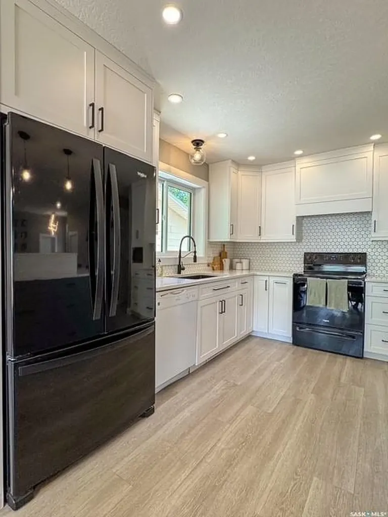 482 Russell Crescent Swift Current SK S9H 4S7