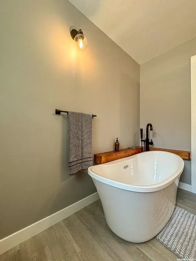 482 Russell Crescent Swift Current SK S9H 4S7