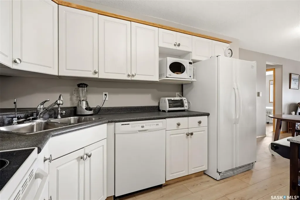 205 Mcintyre Street N Regina SK S4R 3B7