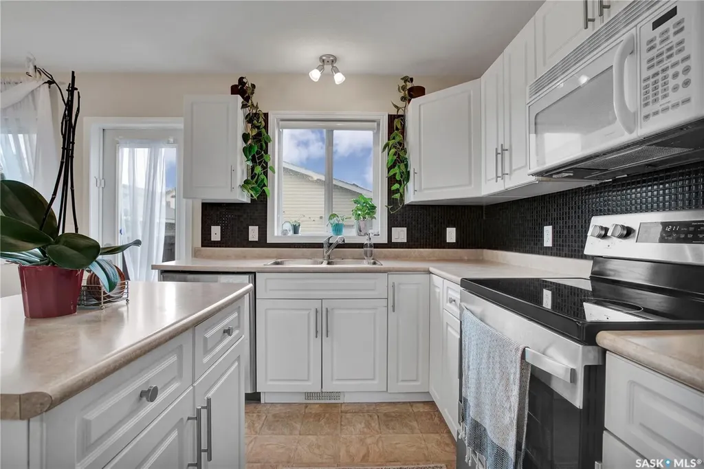 122 Blakeney Crescent Saskatoon SK S7L 7N4