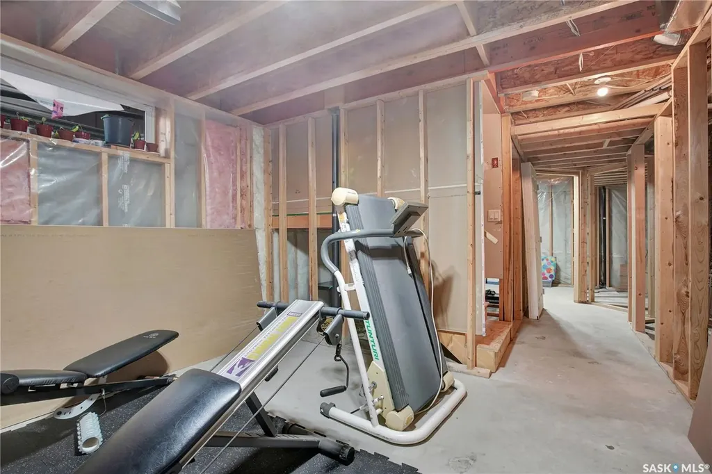 122 Blakeney Crescent Saskatoon SK S7L 7N4