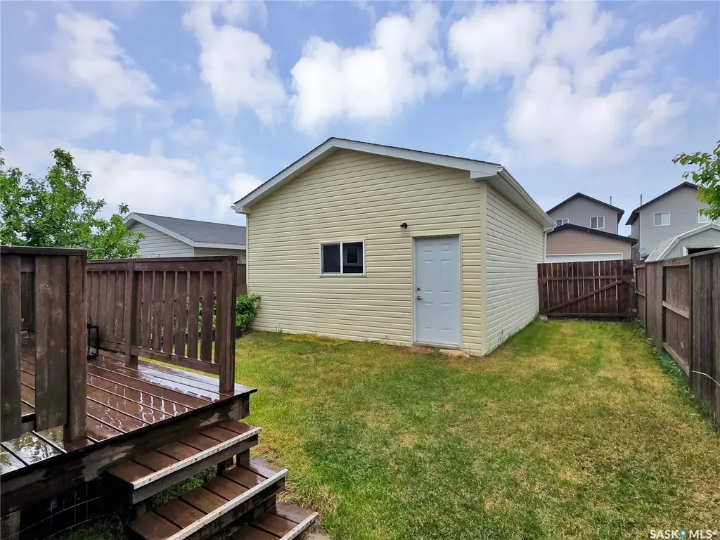 122 Blakeney Crescent Saskatoon SK S7L 7N4