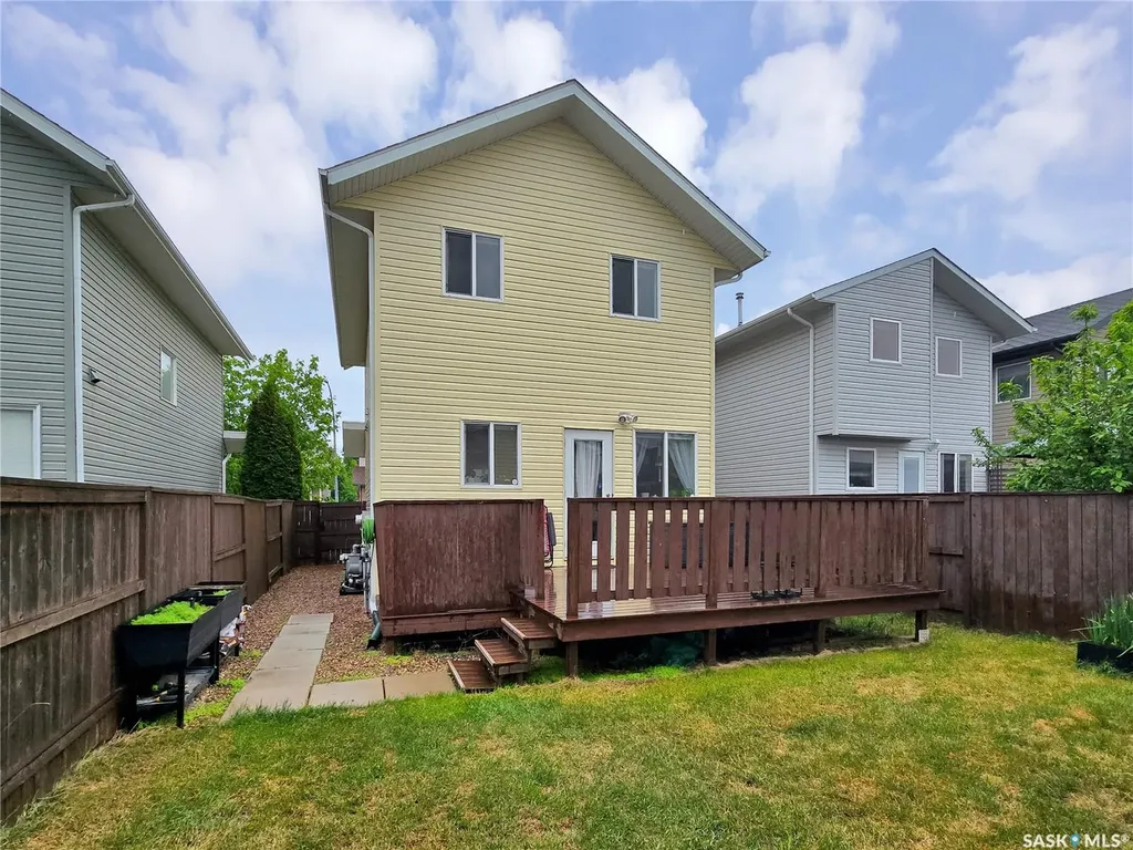 122 Blakeney Crescent Saskatoon SK S7L 7N4