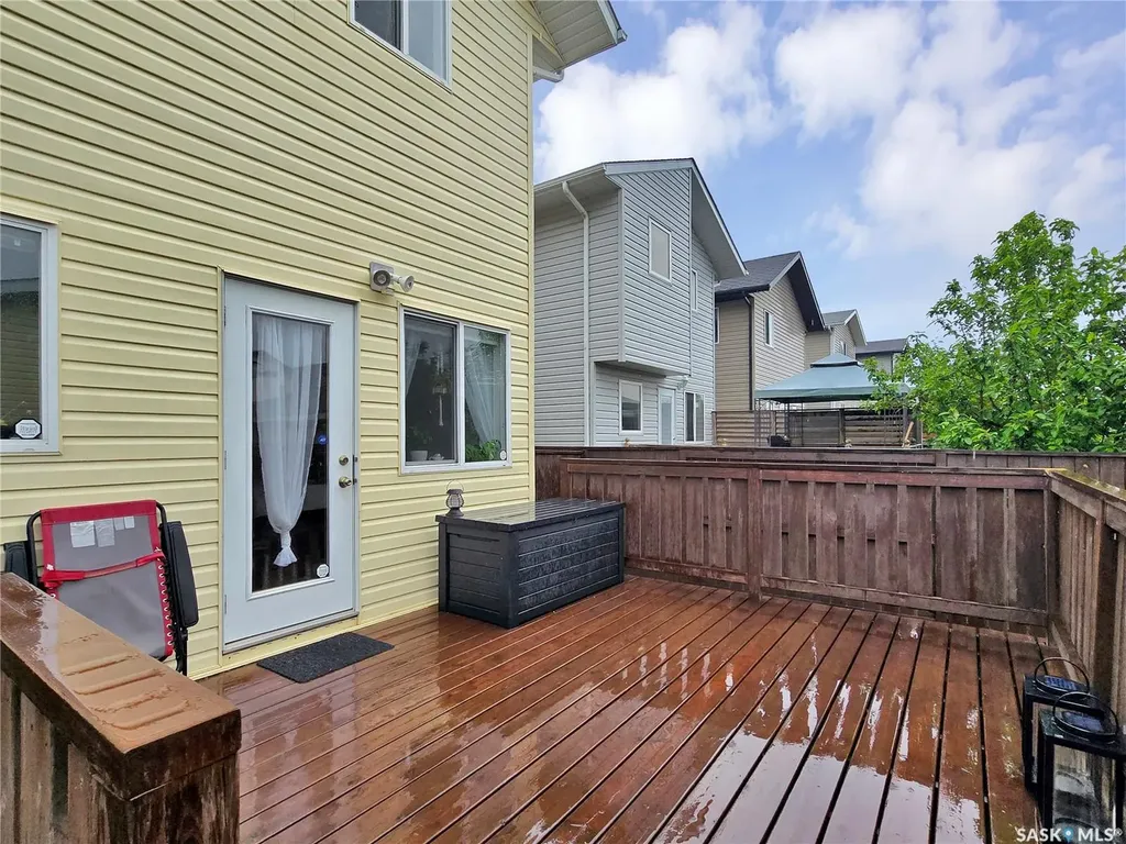 122 Blakeney Crescent Saskatoon SK S7L 7N4