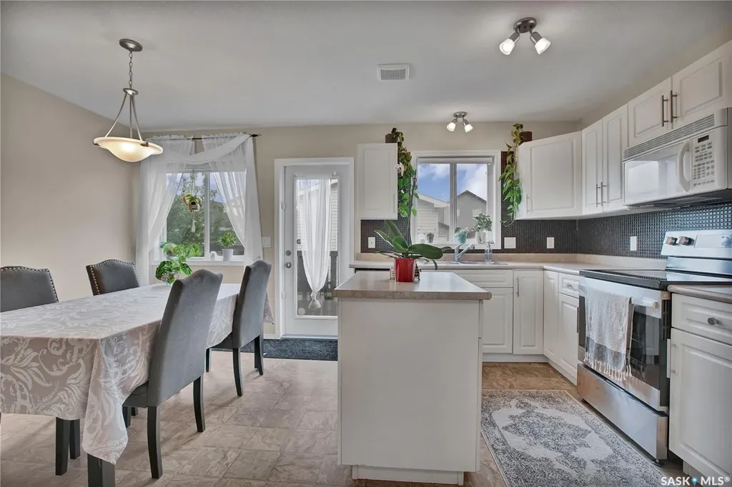 122 Blakeney Crescent Saskatoon SK S7L 7N4