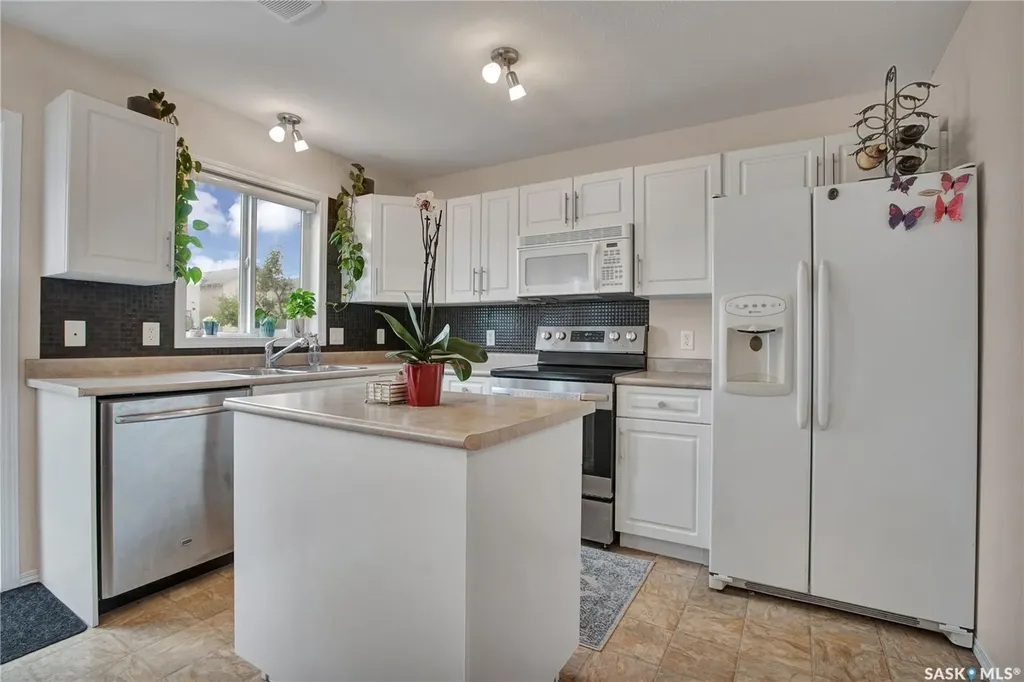 122 Blakeney Crescent Saskatoon SK S7L 7N4
