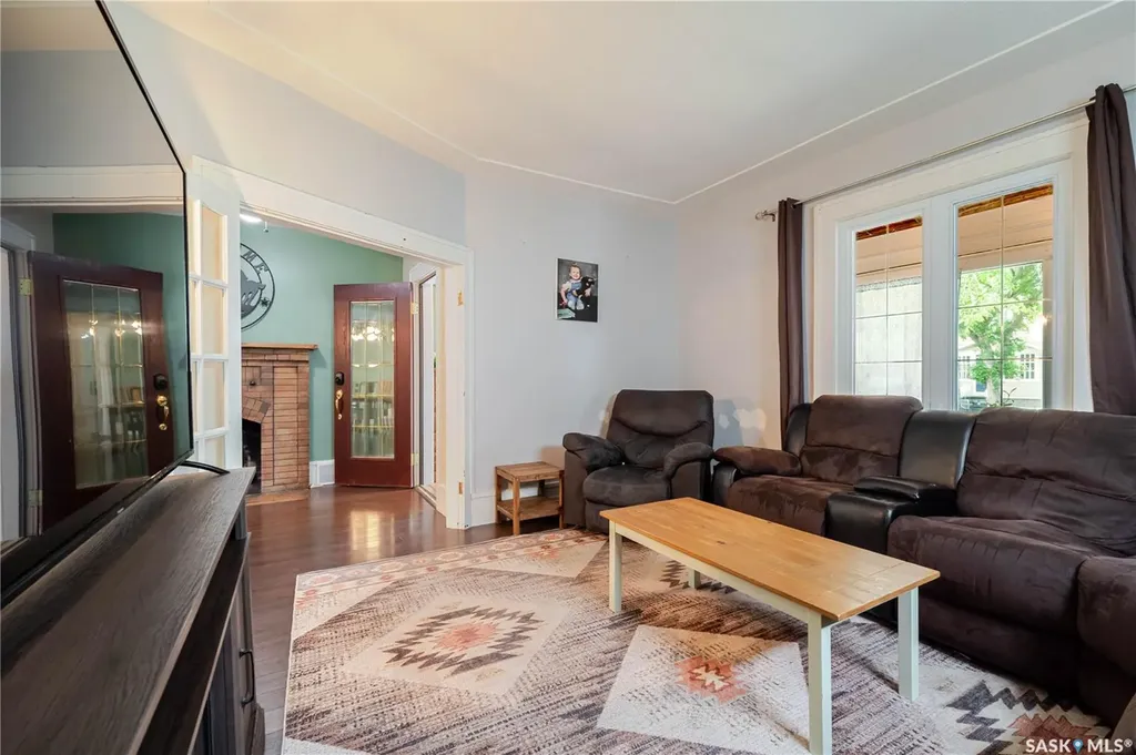 1041 2nd Avenue NW Moose Jaw SK S6H 3R3