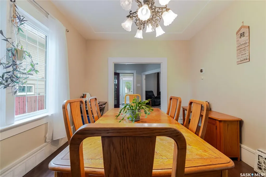1041 2nd Avenue NW Moose Jaw SK S6H 3R3