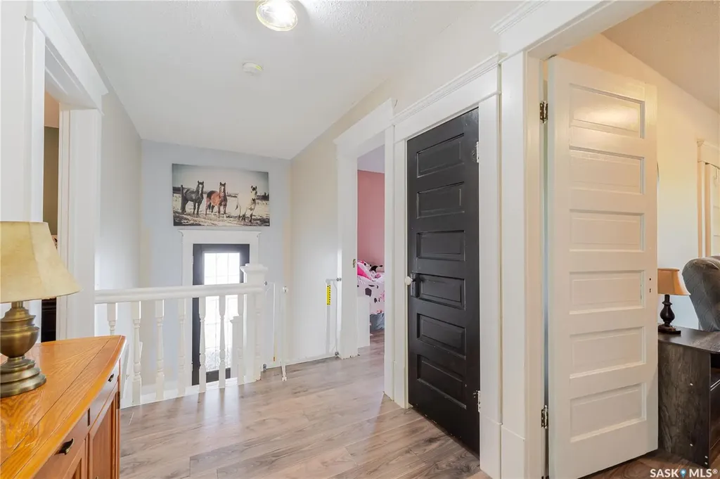 1041 2nd Avenue NW Moose Jaw SK S6H 3R3