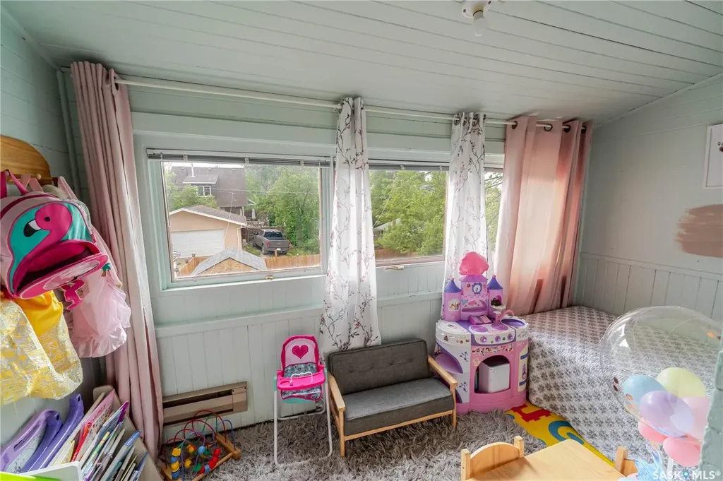 1041 2nd Avenue NW Moose Jaw SK S6H 3R3
