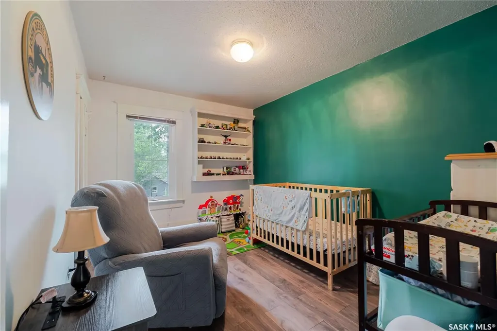1041 2nd Avenue NW Moose Jaw SK S6H 3R3