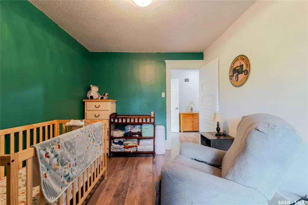 1041 2nd Avenue NW Moose Jaw SK S6H 3R3