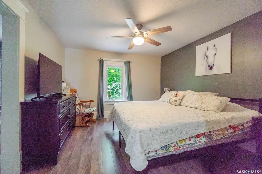 1041 2nd Avenue NW Moose Jaw SK S6H 3R3