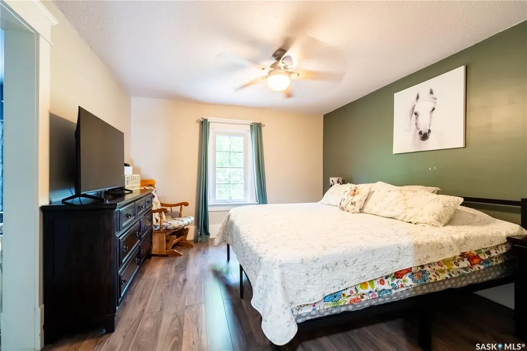 1041 2nd Avenue NW Moose Jaw SK S6H 3R3