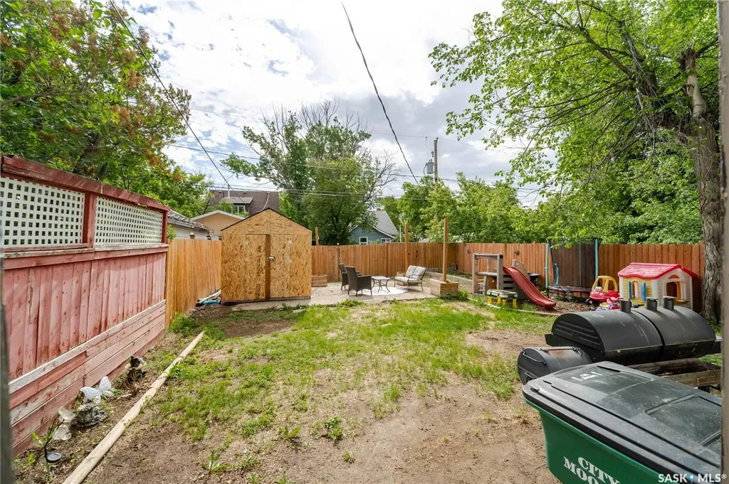 1041 2nd Avenue NW Moose Jaw SK S6H 3R3