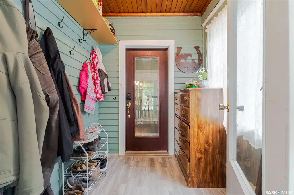 1041 2nd Avenue NW Moose Jaw SK S6H 3R3