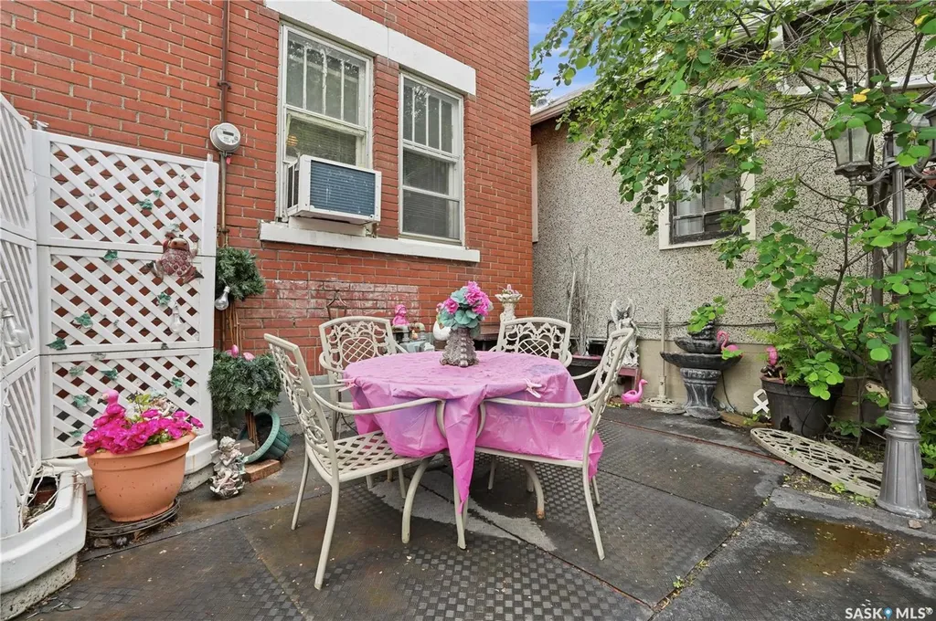 1320 Victoria Avenue Regina SK S4P 0P1