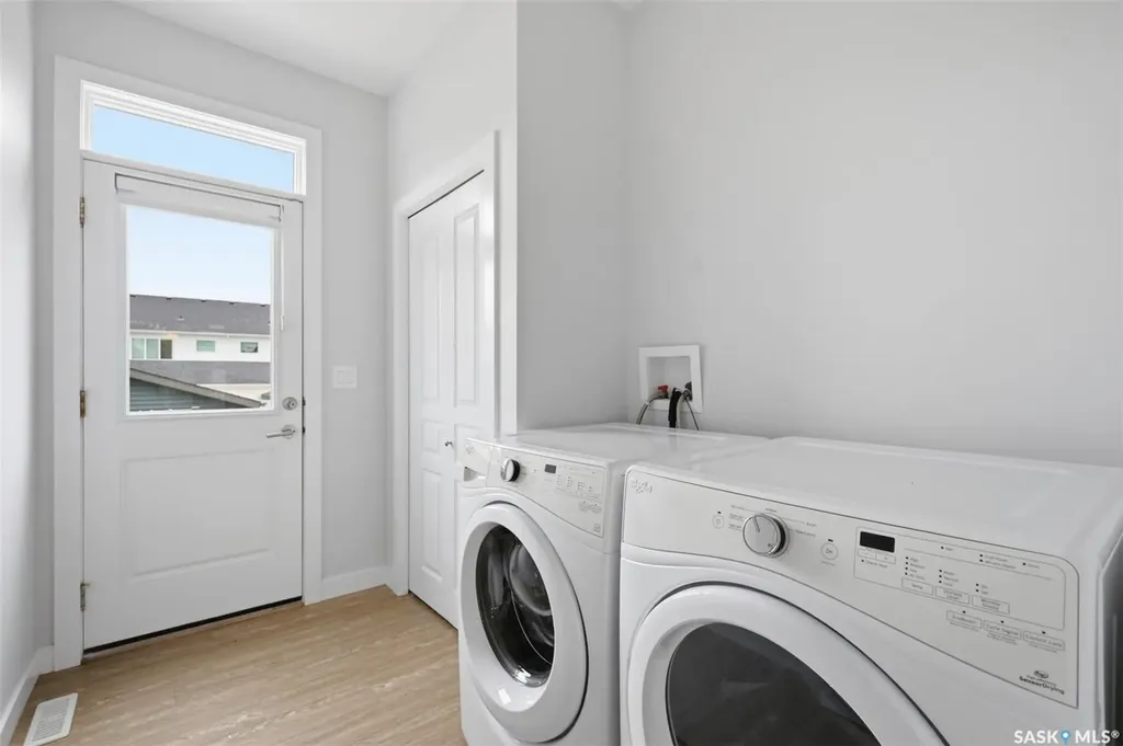 251 Newton Link Saskatoon SK S7V 0M8