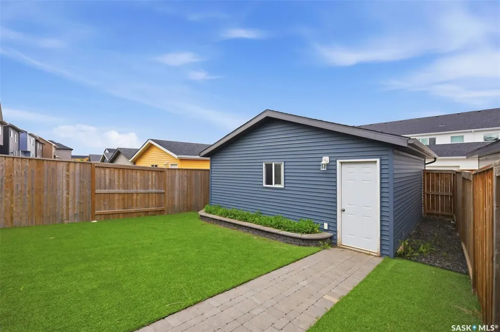 251 Newton Link Saskatoon SK S7V 0M8