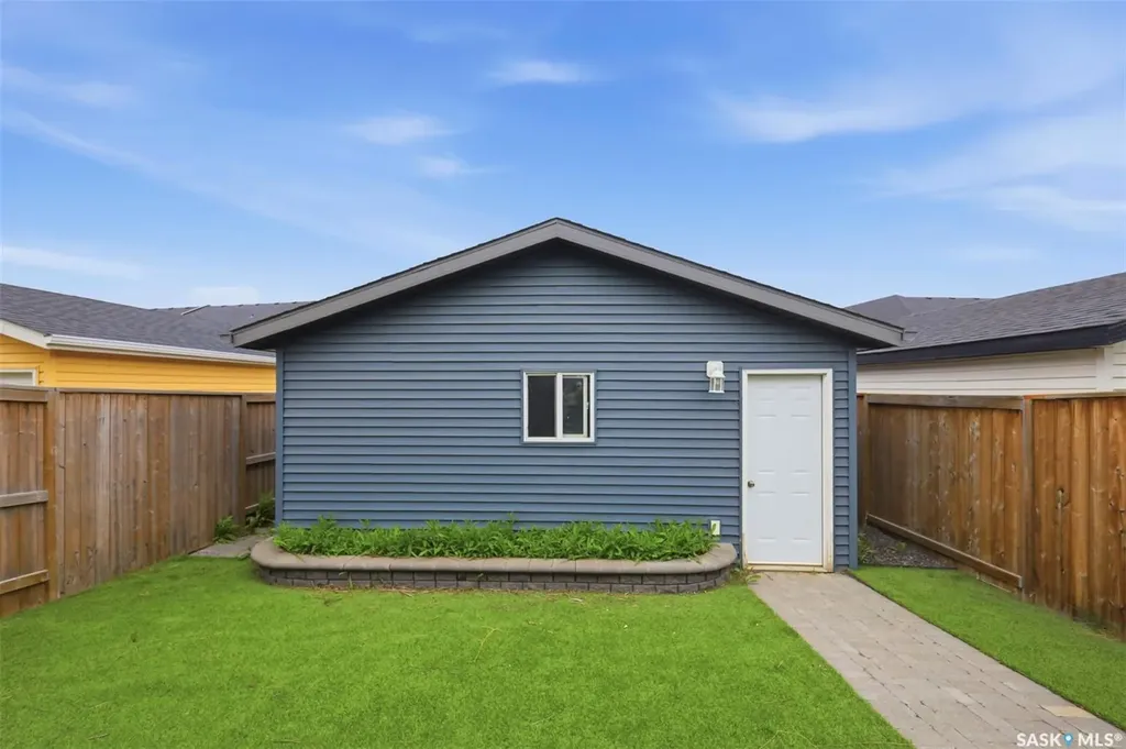 251 Newton Link Saskatoon SK S7V 0M8