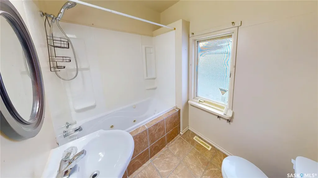 1138 Princess Street Regina SK S4T 3Y5