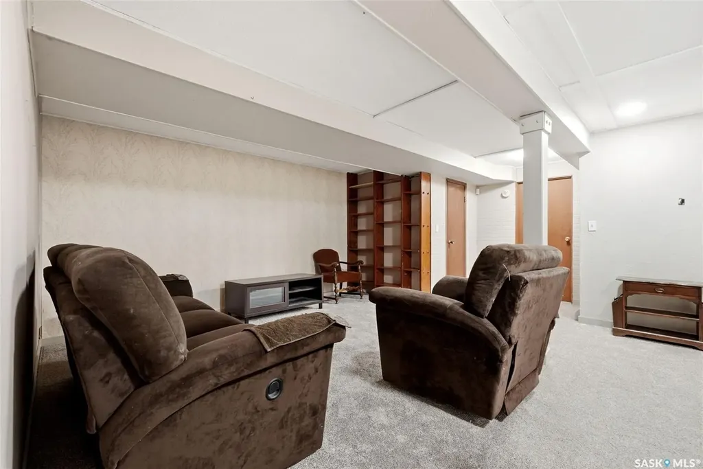 95 Empress Drive Regina SK S4T 6M7