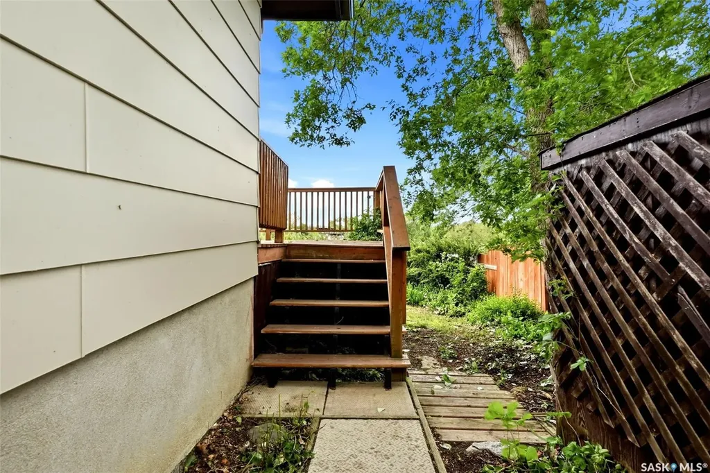 95 Empress Drive Regina SK S4T 6M7