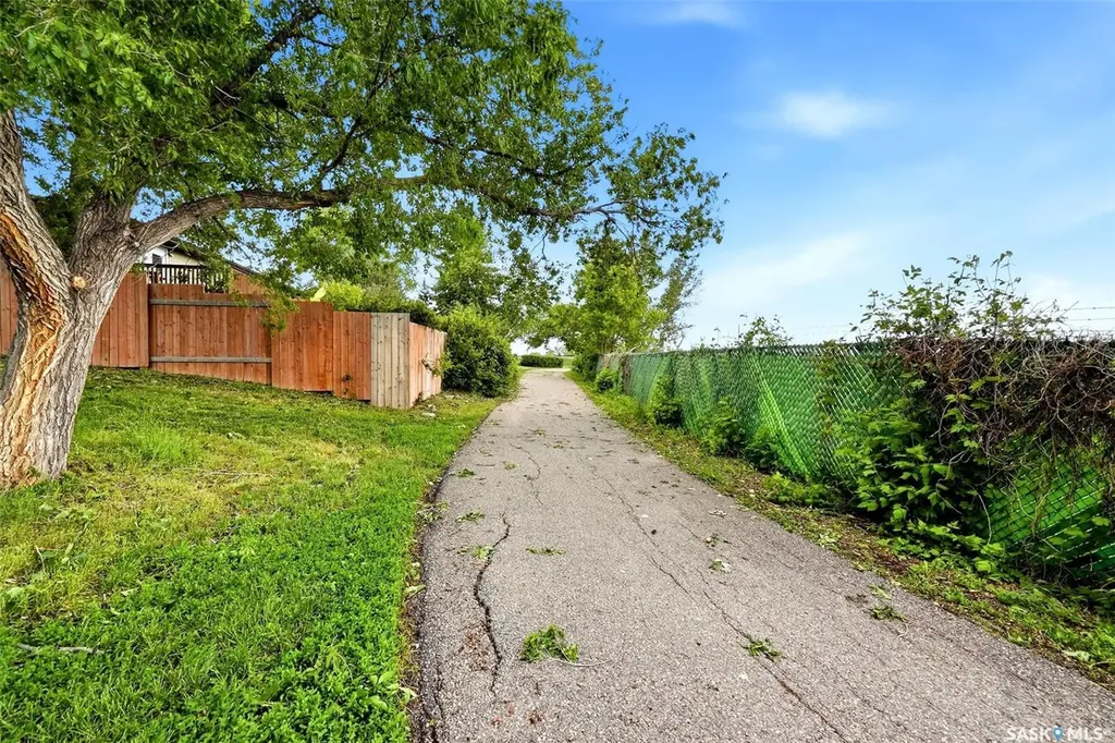 95 Empress Drive Regina SK S4T 6M7