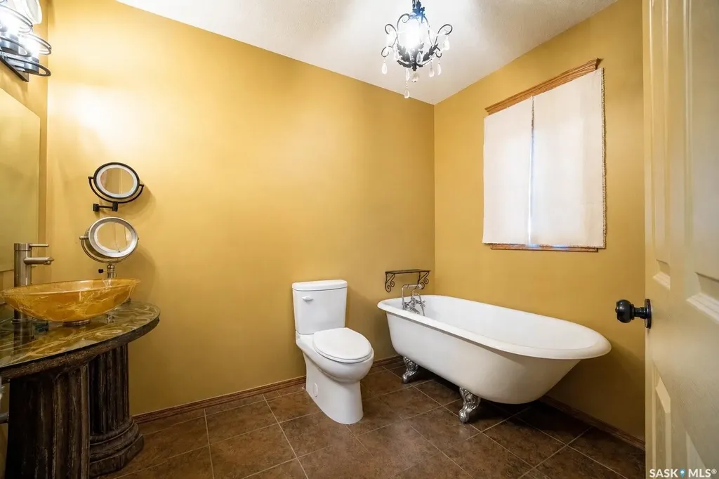 703 Beechmont Lane Saskatoon SK S7V 1C9