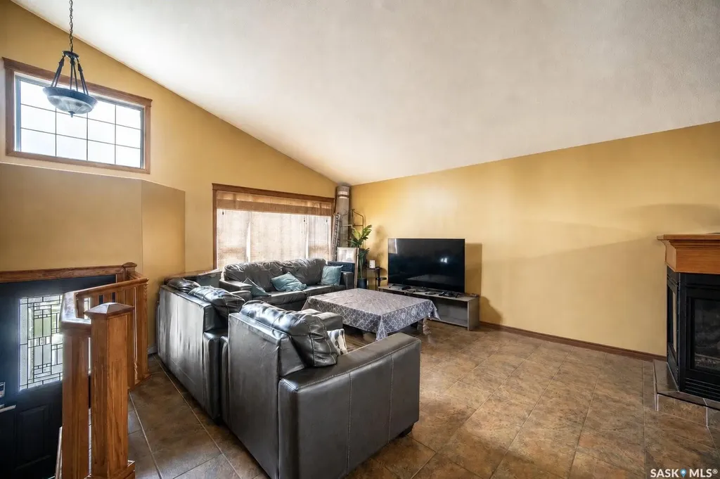 703 Beechmont Lane Saskatoon SK S7V 1C9