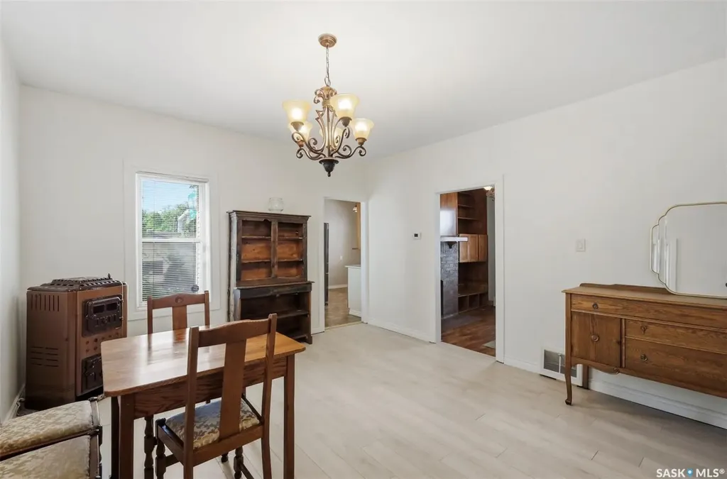 704 Mcpherson Avenue Saskatoon SK S7N 0X8