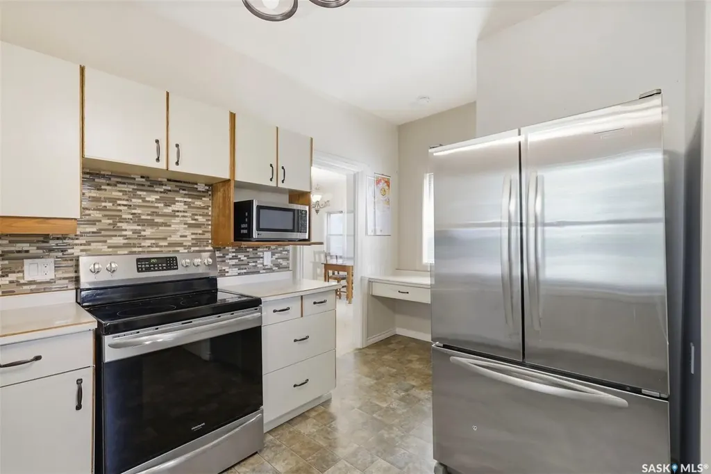 704 Mcpherson Avenue Saskatoon SK S7N 0X8