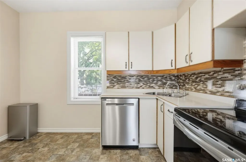 704 Mcpherson Avenue Saskatoon SK S7N 0X8