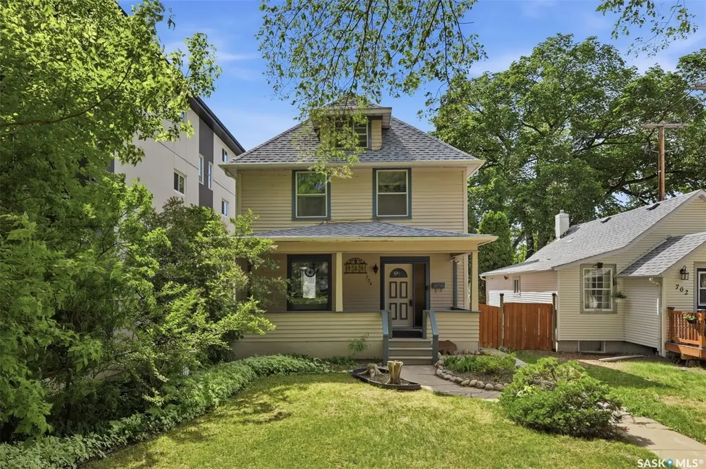 704 Mcpherson Avenue Saskatoon SK S7N 0X8