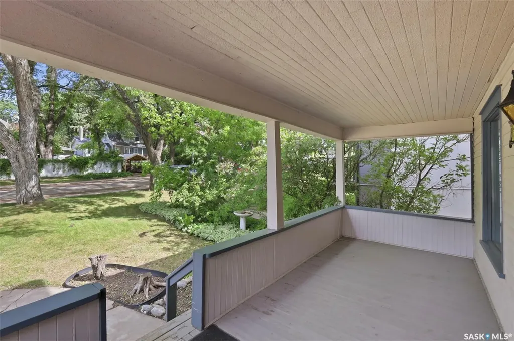 704 Mcpherson Avenue Saskatoon SK S7N 0X8