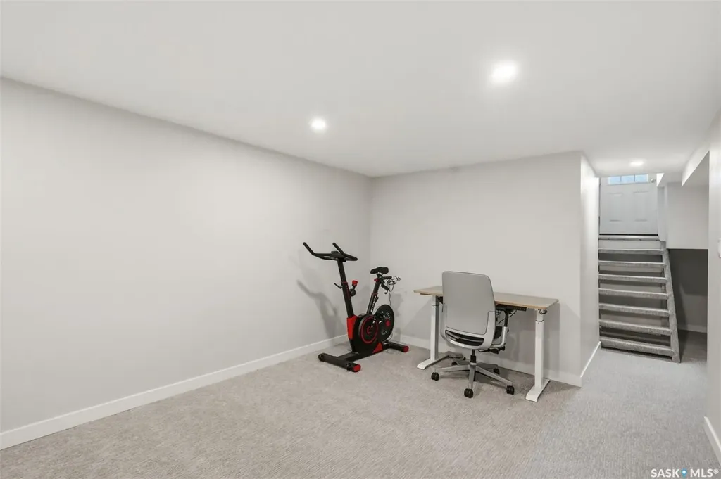 704 Mcpherson Avenue Saskatoon SK S7N 0X8